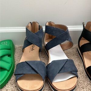 Life Stride Navy Cross-Band Sandals